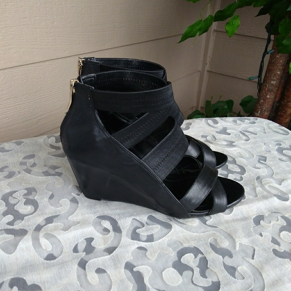 🎇 Clearance 🎇BCBGeneration Sandal - size 8